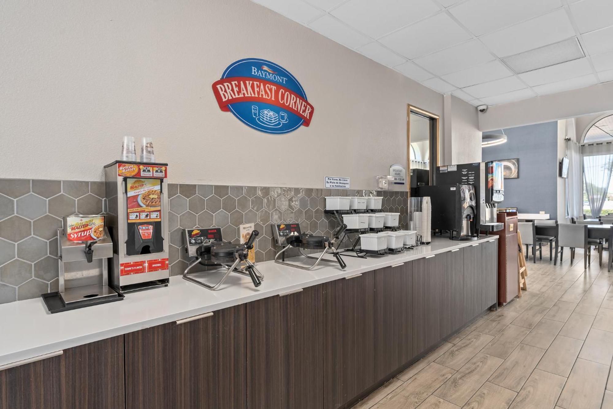 Hotel Baymont By Wyndham Orlando East Alafaya Esterno foto