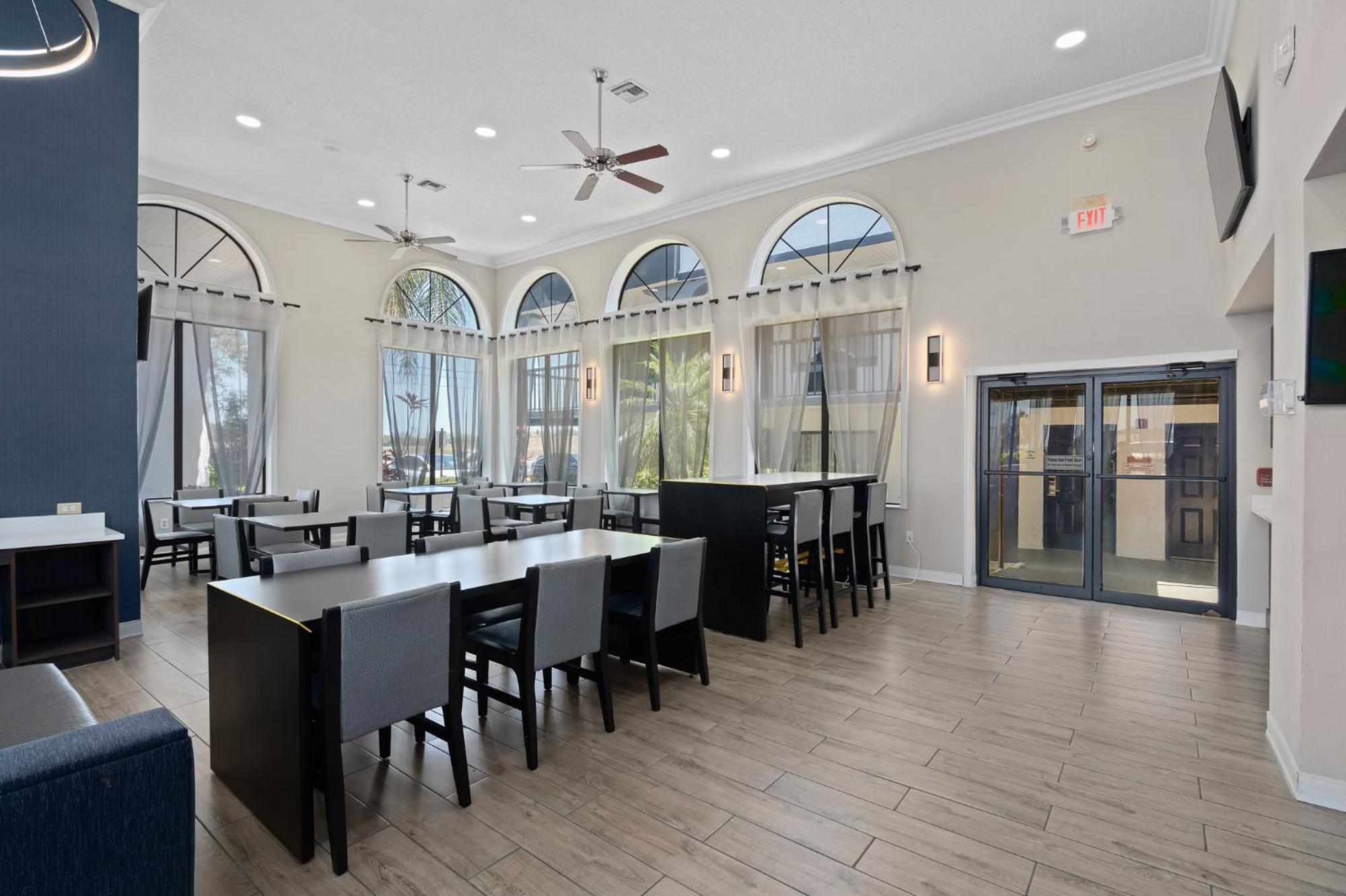 Hotel Baymont By Wyndham Orlando East Alafaya Esterno foto