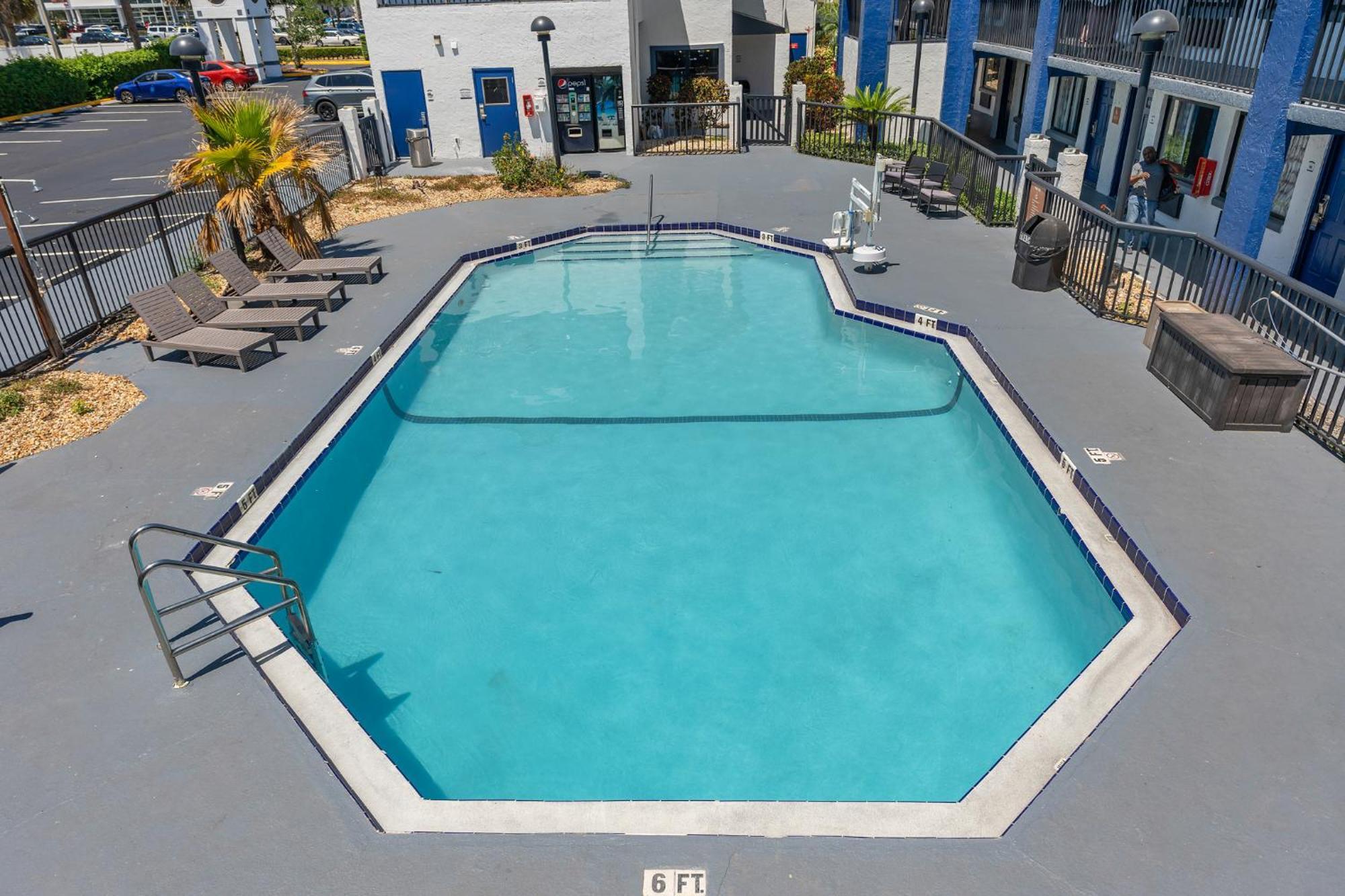 Hotel Baymont By Wyndham Orlando East Alafaya Esterno foto