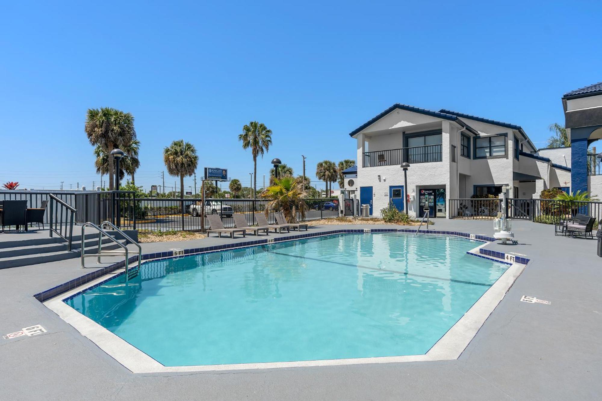 Hotel Baymont By Wyndham Orlando East Alafaya Esterno foto