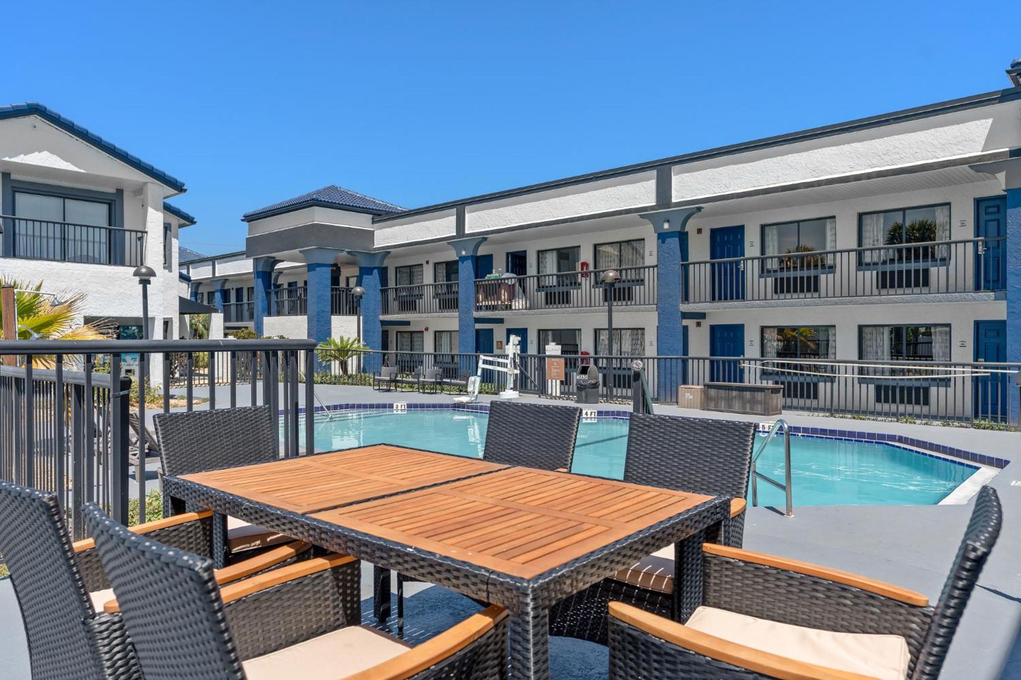 Hotel Baymont By Wyndham Orlando East Alafaya Esterno foto