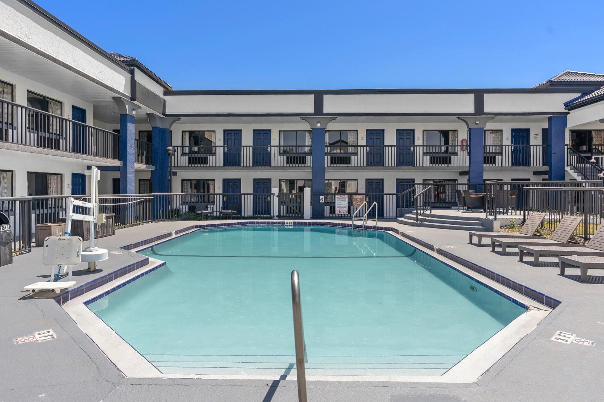 Hotel Baymont By Wyndham Orlando East Alafaya Esterno foto